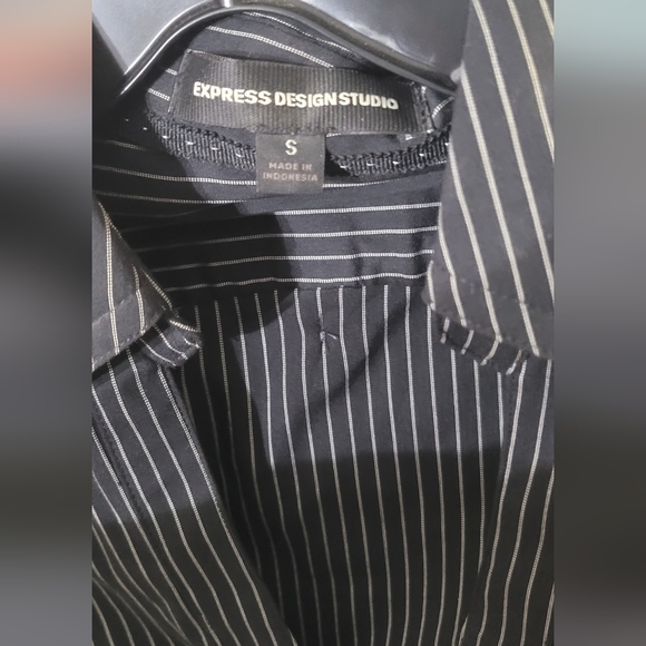 Express Design Studio • Button Down - Picture 4 of 10